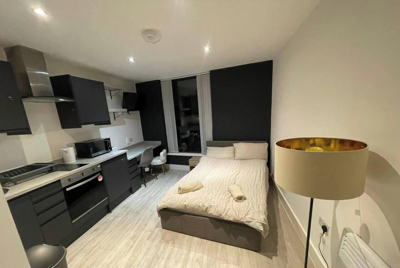 Desk, iron/ironing board, WiFi, bed sheets
