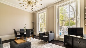 House - Punk Hip Plush 1-bed in Camden Town (London)