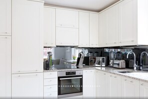 House - Pocket Full of Pearls 1 Bedroom Duplex Penthouse (London)
