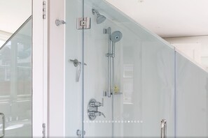 House - Pocket Full of Pearls 1 Bedroom Duplex Penthouse (London)