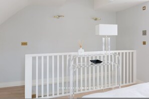 House - Pocket Full of Pearls 1 Bedroom Duplex Penthouse (London)