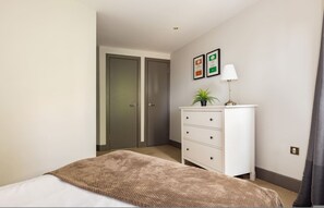 House - Sunshine In My Mood 2 Bedroom Flat in Battersea (London)