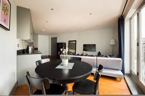 House - Sunshine In My Mood 2 Bedroom Flat in Battersea (London)