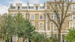 A multi-story residential building with a brick facade, a gated entrance, and a narrow driveway. - Victorian Blush 1BR Near Portobello Notting Hill (London)