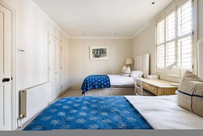 House - Parkside Mews 3 Bedroom Home With Garden (London)