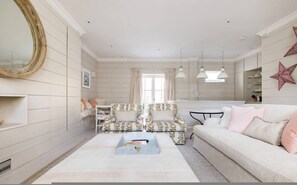 House - Parkside Mews 3 Bedroom Home With Garden (London)