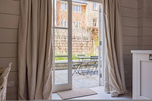 House - Parkside Mews 3 Bedroom Home With Garden (London)