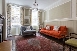 House - The Hearts Of Old 3 Bedroom in the West End (London)