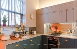 Apartment, Smoking | 2 bedrooms - Neon Melody Playful 2 Bedrooms by London Bridge (London)