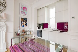 House, Smoking - Cosy and Stylish Chelsea 2 Bedroom Flat (London)