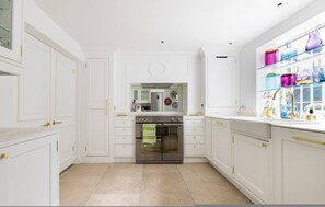 House - The Impressionist s Fireplace 4 BR Home in Chelsea (London)