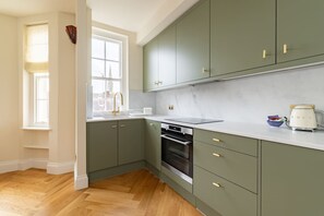 House | 1 bedroom - The Queensway 1 Bedroom Apartment (London)