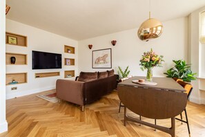 House | 1 bedroom - The Queensway 1 Bedroom Apartment (London)