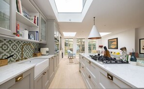 Room - Fabulous 4 Bedroom Family Home in Fulham (London)