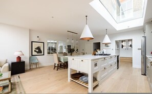 4 bedrooms - Fabulous 4 Bedroom Family Home in Fulham (London)