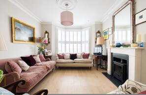 Room - Fabulous 4 Bedroom Family Home in Fulham (London)