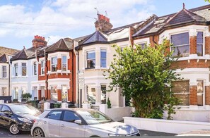 Room - Fabulous 4 Bedroom Family Home in Fulham (London)