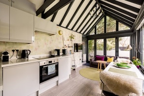 House | 1 bedroom - Robin s Nest 1 Bedroom Near Wimbledon (London)