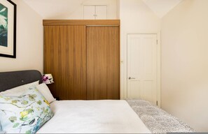 House | 1 bedroom - Robin s Nest 1 Bedroom Near Wimbledon (London)