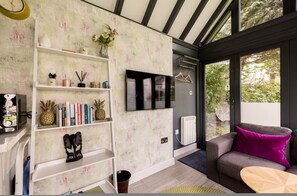 House - Robin s Nest 1 Bedroom Near Wimbledon (London)