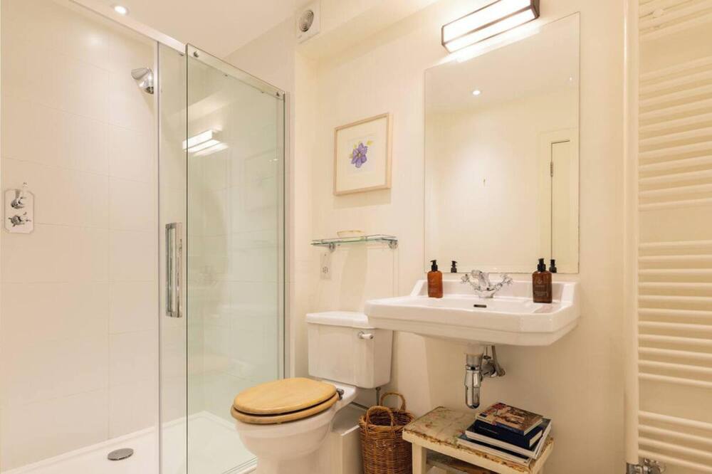 A Gentle Riverside Charm 2 Bedroom Mews House - Tuckton Walk