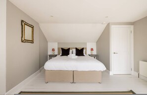 House - The Thames Embrace 3 BR Garden House in Battersea (London)