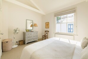 House - Cobbled Charm 3 Bedroom House (London)