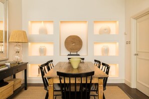 House - Cobbled Charm 3 Bedroom House (London)
