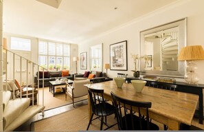 House - Cobbled Charm 3 Bedroom House (London)