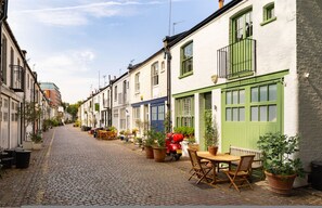 House - Cobbled Charm 3 Bedroom House (London)