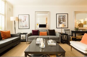 House - Cobbled Charm 3 Bedroom House (London)