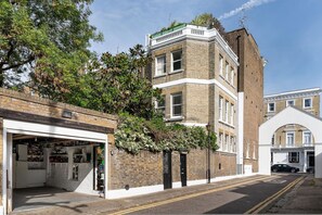 House - A Chelsea Retreat - 2 BR With Garden and Parking (London)