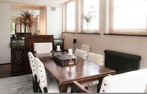 House - A Chelsea Retreat - 2 BR With Garden and Parking (London)