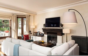 House - A Chelsea Retreat - 2 BR With Garden and Parking (London)