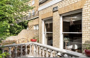 House - A Chelsea Retreat - 2 BR With Garden and Parking (London)