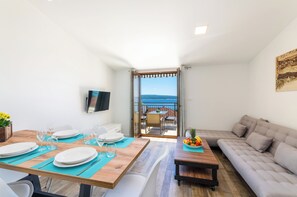 Dining - Penthouse with breathtaking sea views - just 100 m from the sandy beach (Crikvenica)