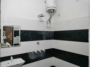 Bathroom - Hotel Easy Stay Near Shahdara  (Delhi)
