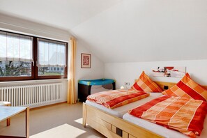 Een strijkplank/strijkijzer, wifi, beddengoed