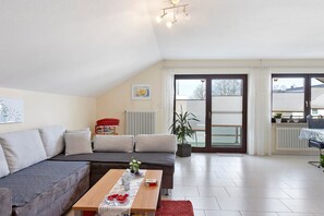 Fernseher, DVD-Player, Stereoanlage