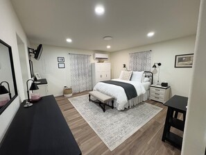 1 bedroom, desk, free WiFi, bed sheets