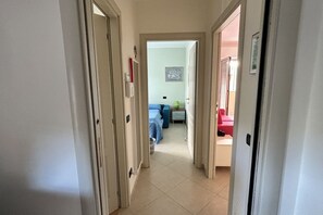 Interior - Homiday - Raffaella, Three Bedroom Apartment with Balcony (Alba Adriatica)