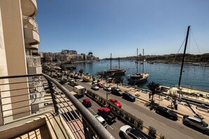 Property grounds - The Strand - 3BED SliemaSeafront Fl 3 by Homely (Tas-Sliema)