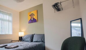 Iron/ironing board, WiFi, bed sheets - Flora`s Flat 3 - Studio Apartment in Sneinton (Nottingham)