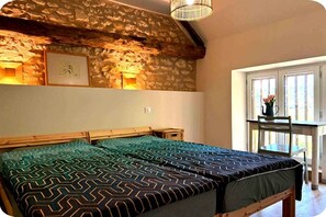 2 slaapkamers, een strijkplank/strijkijzer, gratis wifi, beddengoed
