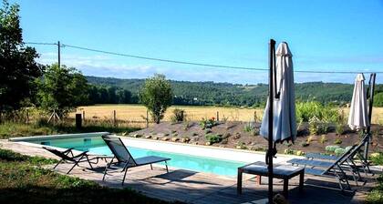 La ferme de Belcayre: gĂźte La GRANGE 90m2, 4 pers-2ch avec piscine, riviĂšre, đŸ