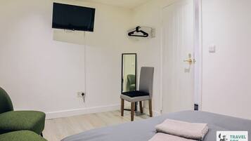 Iron/ironing board, WiFi, bed sheets