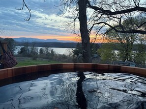 Outdoor spa tub - Hudson River View Private Guest Suite (Hudson)