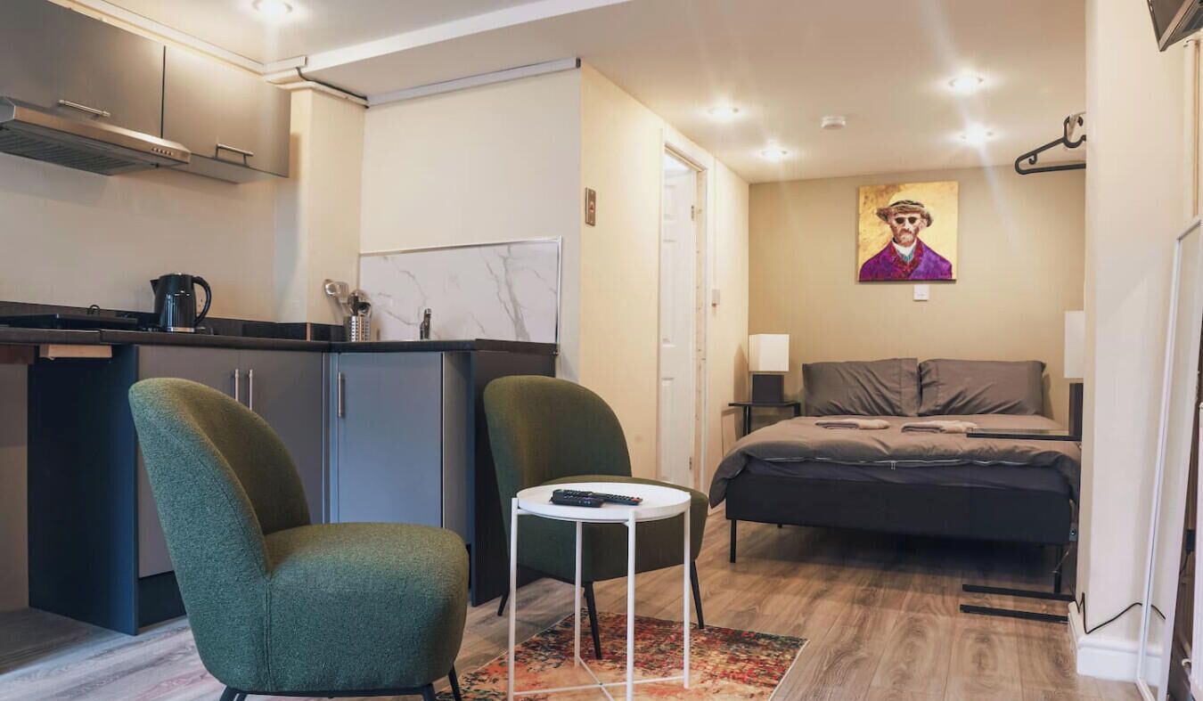 Iron/ironing board, WiFi, bed sheets