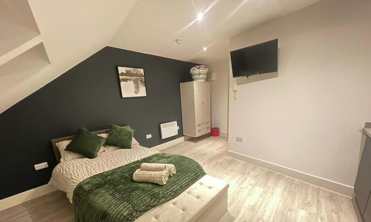 1 slaapkamer, een bureau, een strijkplank/strijkijzer, wifi