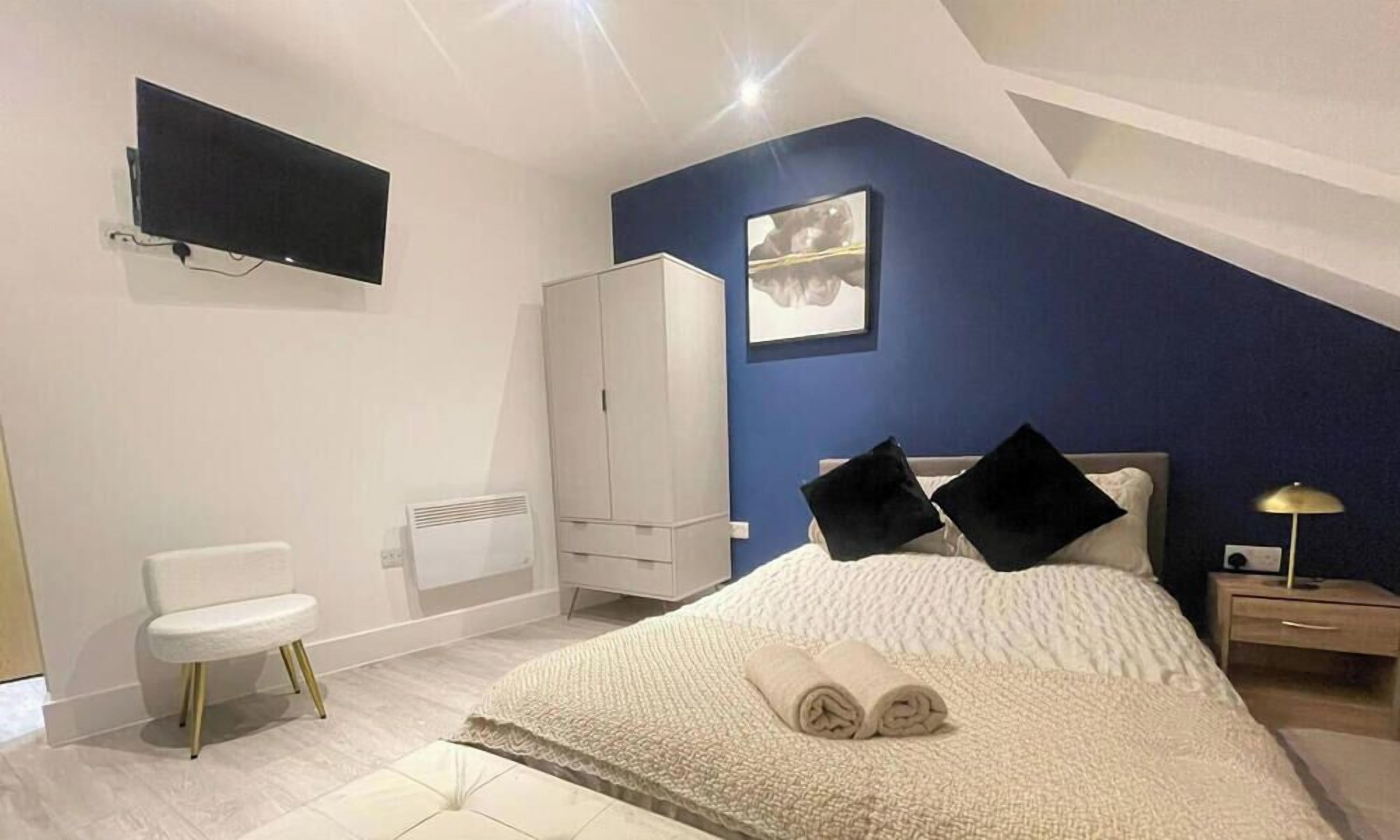 1 bedroom, desk, iron/ironing board, WiFi